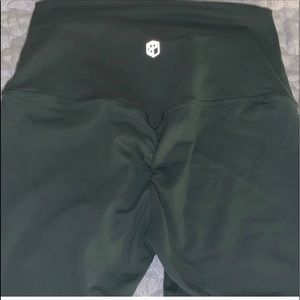 Born Primitive scrunch butt leggings